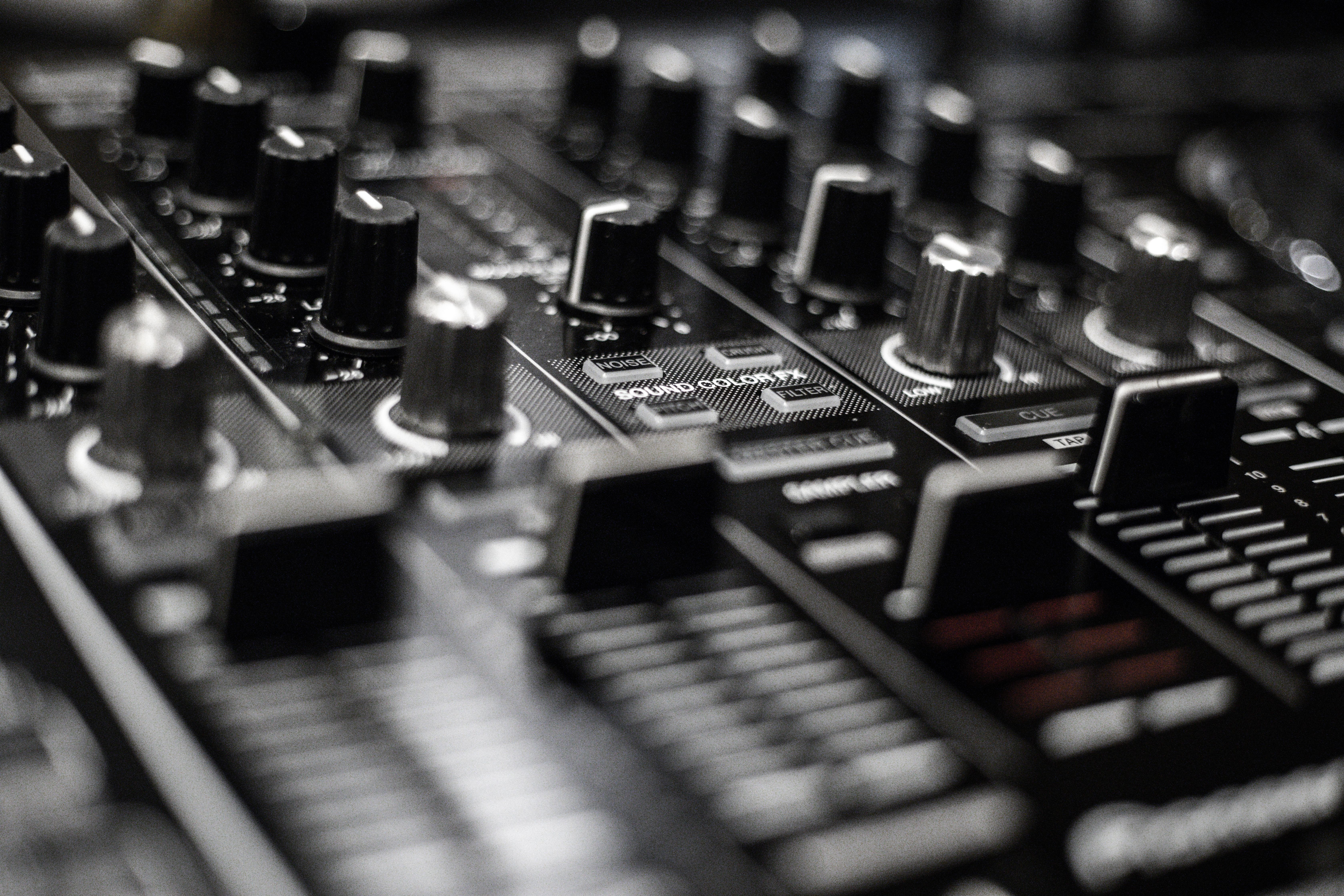 Audio mixing console